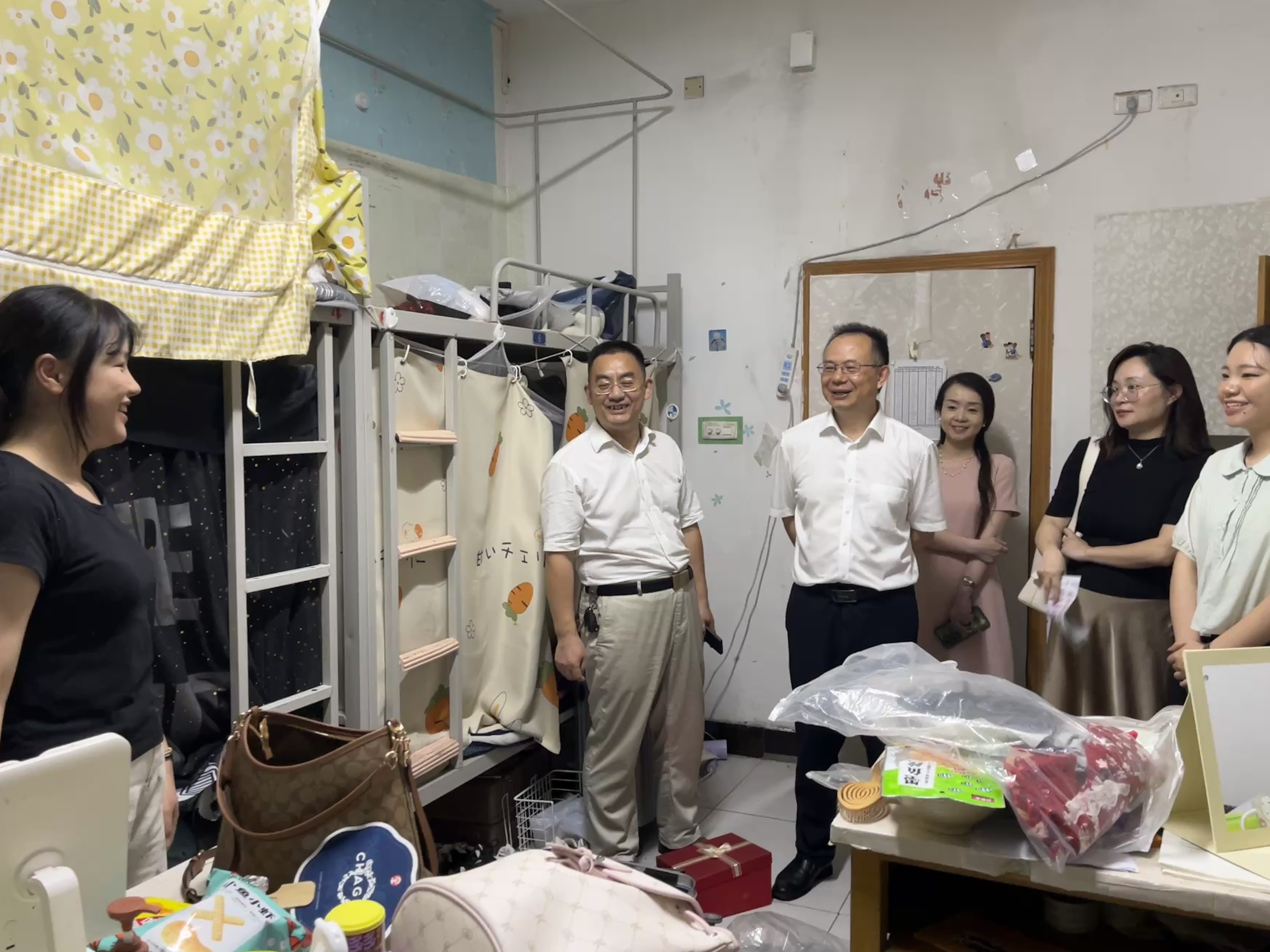 GbUA_1751102996757072456.jpg GbUA_1751102996757072456.jpg